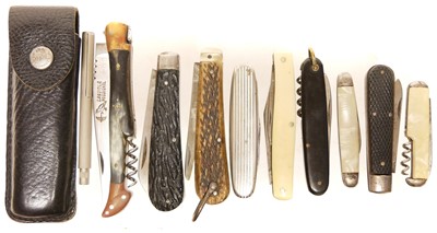 Lot 357 - Collection of penknives