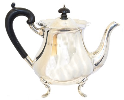 Lot 161 - A George V silver teapot