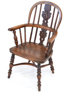 Lot 351 - Child's Windsor chair