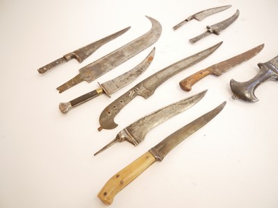 Lot 365 - Ten various knifes and blades