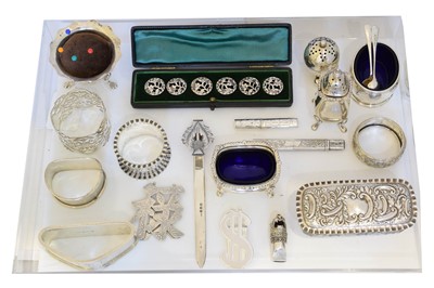 Lot 152 - A selection of silver