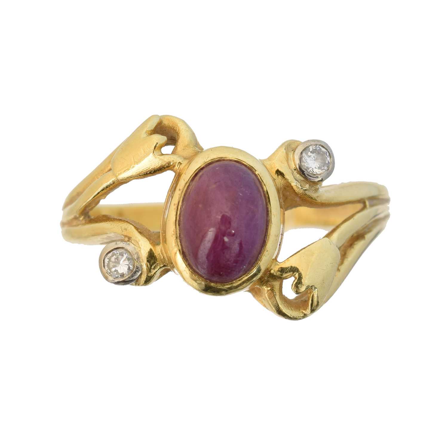 Lot 48 - An 18ct gold star ruby and diamond dress ring