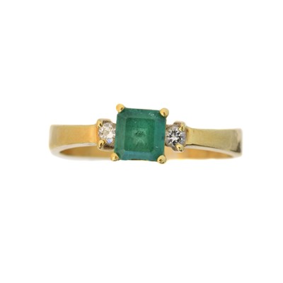 Lot 36 - An emerald and diamond dress ring