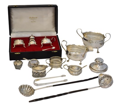 Lot 146 - A selection of silver