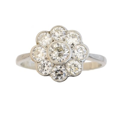 Lot 45 - A diamond cluster ring