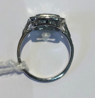 Lot 71 - An aquamarine and diamond dress ring
