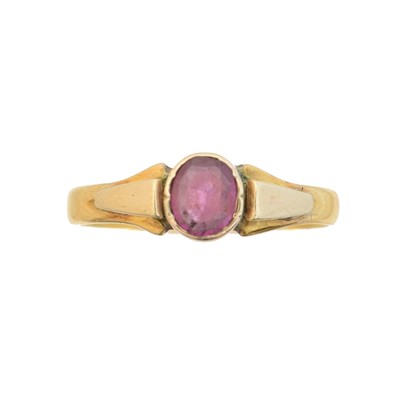 Lot 38 - A 22ct gold ruby single stone ring
