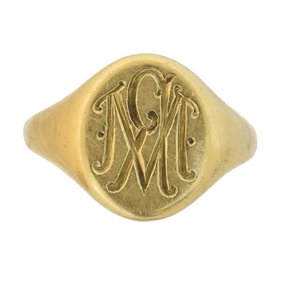 Lot 55 - An 18ct gold signet ring