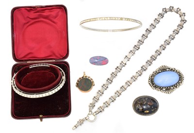 Lot 75 - A selection of jewellery