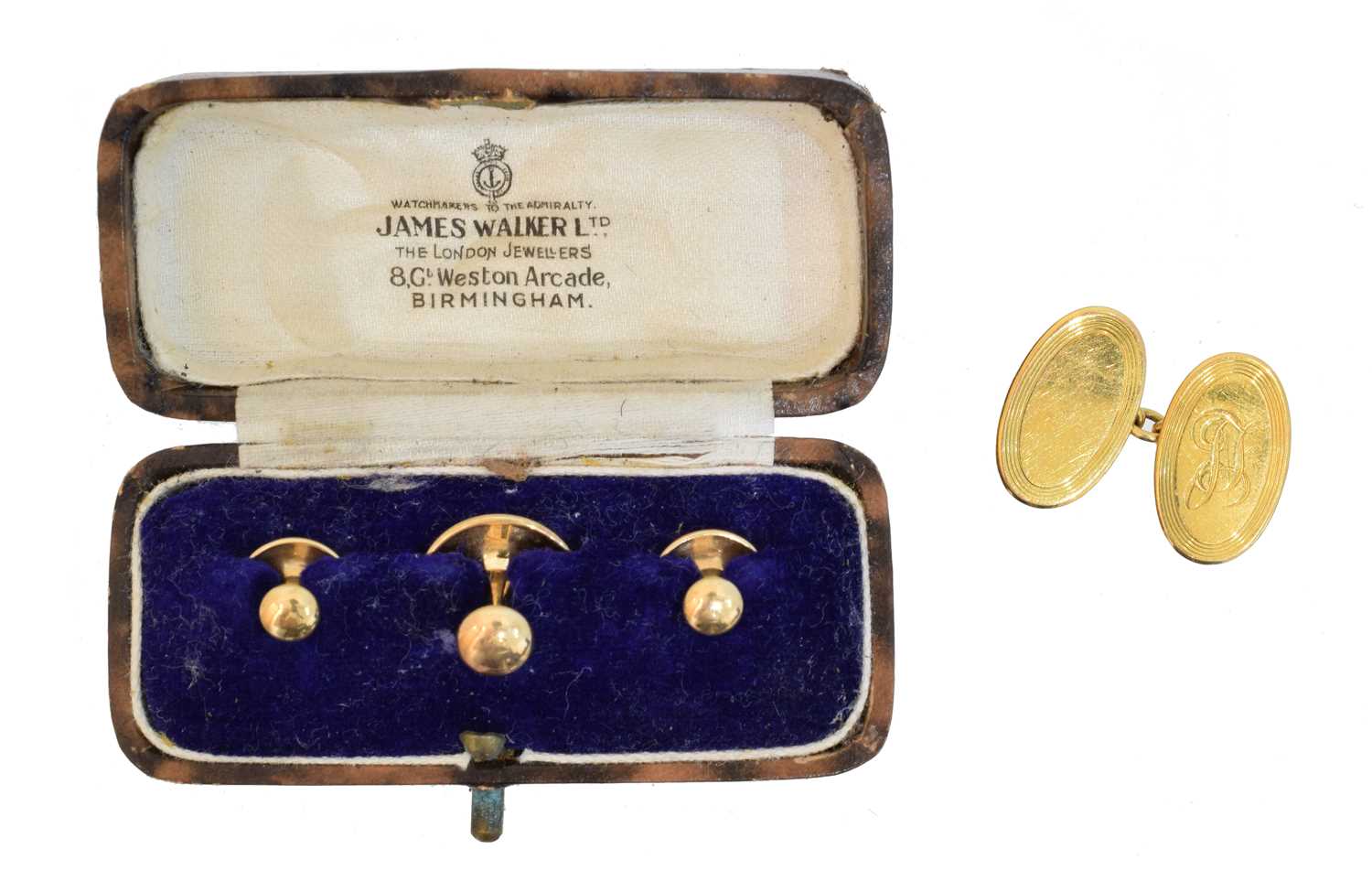 Lot 62 - A selection of 9ct gold jewellery