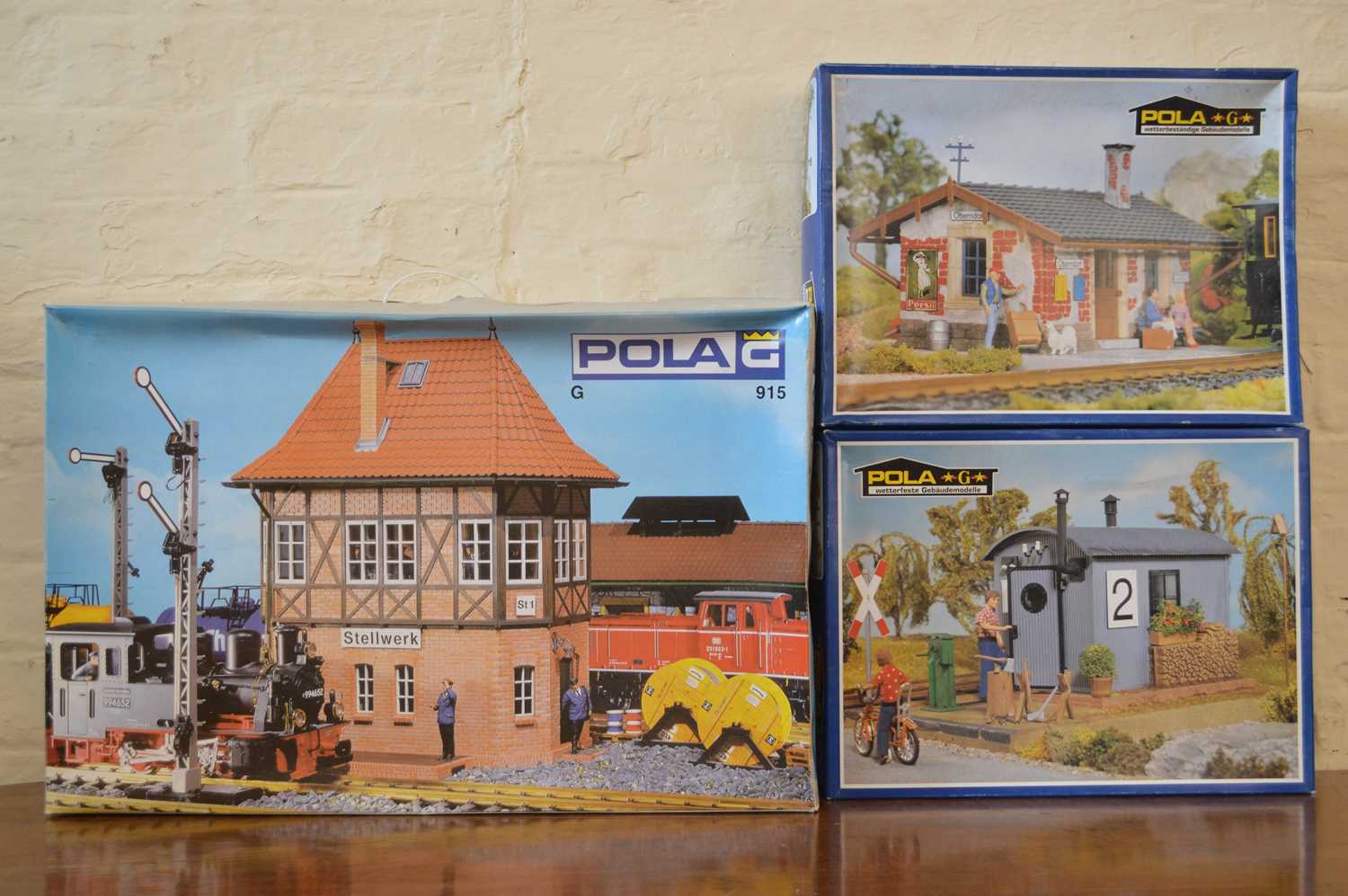Lot 202 - 3 boxed Pola G buildings