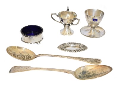 Lot 176 - A selection of silver