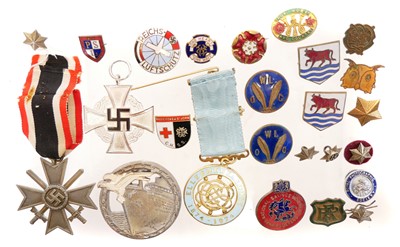 Lot 292 - Collection of German Third Reich and British badges