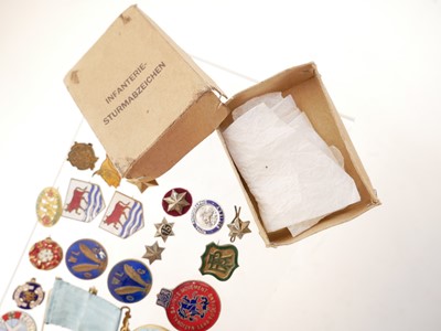 Lot 292 - Collection of German Third Reich and British badges