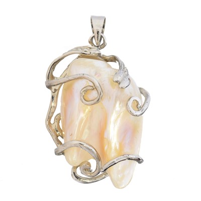 Lot 92 - A baroque pearl pendant