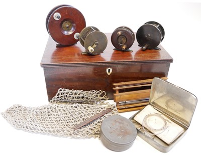 Lot 125 - Collection of vintage fishing tackle