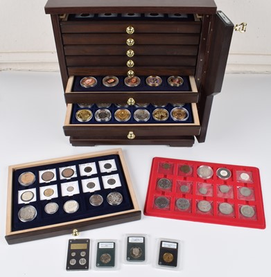 Lot 11 - Assortment of modern commemoratives and other miscellaneous coins and cabinet.