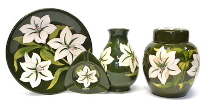 Lot 77 - Four pieces of mid 20th Century Moorcroft pottery in Bermuda Lilly pattern