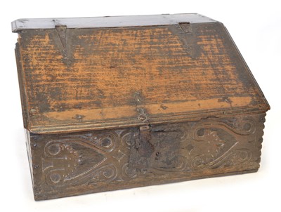 Lot 286 - 17th-century oak bible box