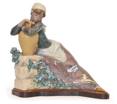 Lot 101 - Lladro Figure of a Girl with a Ewer