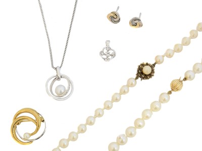 Lot 88 - A selection of cultured pearl jewellery
