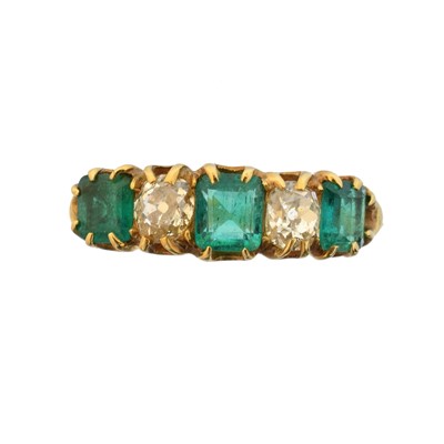 Lot 113 - An emerald and diamond five stone ring
