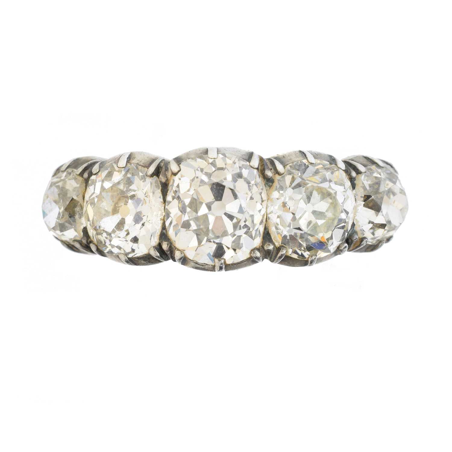 Lot 139 - A late Victorian diamond five stone ring