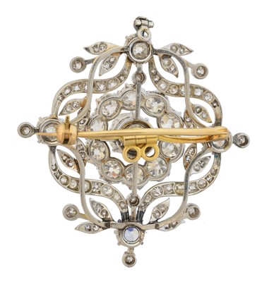 Lot 15 - An early 20th century diamond brooch