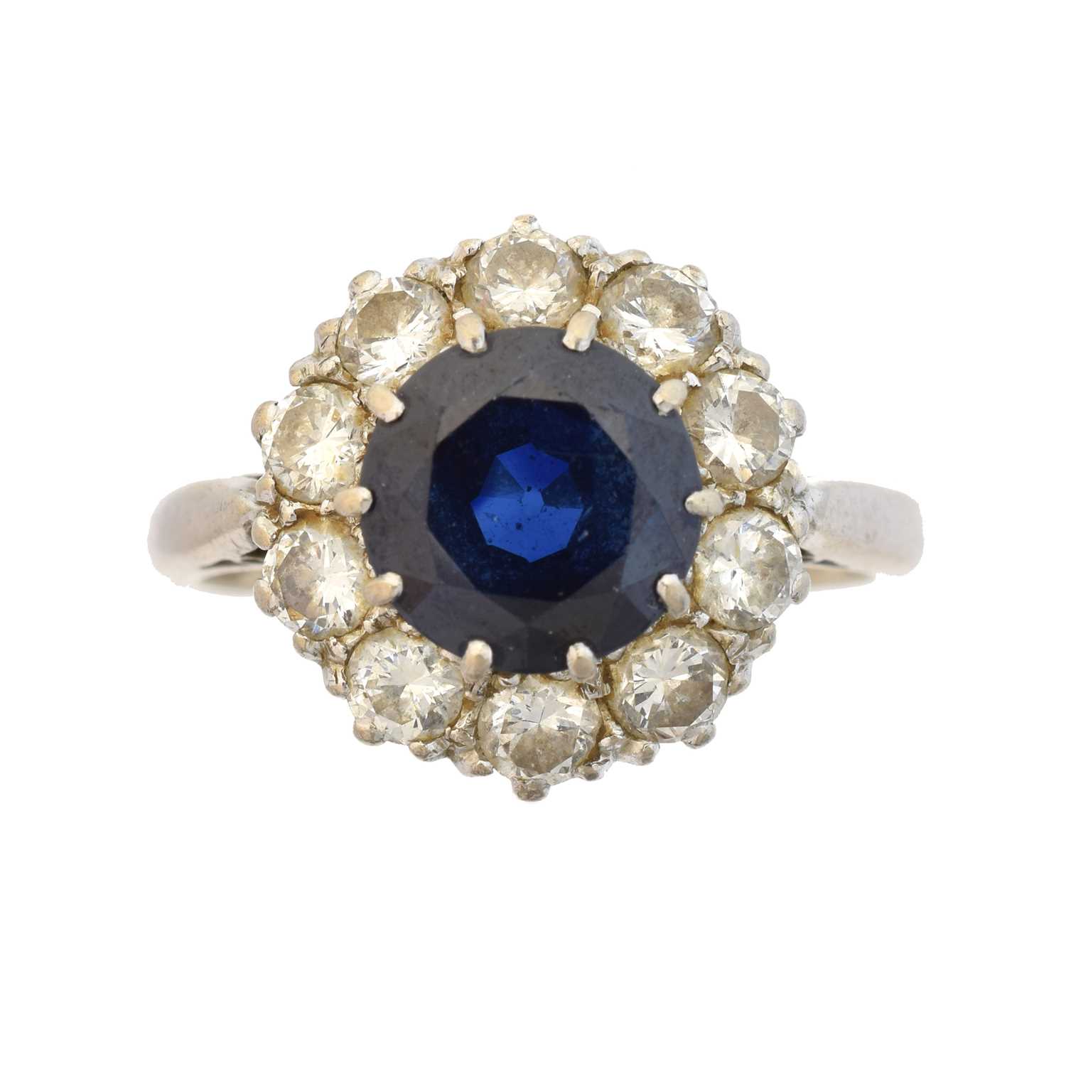Lot 150 - A sapphire and diamond cluster ring