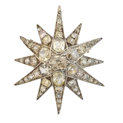 Lot 24 - A diamond star brooch