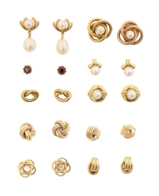 Lot 12 - A selection of 9ct gold and yellow metal earrings