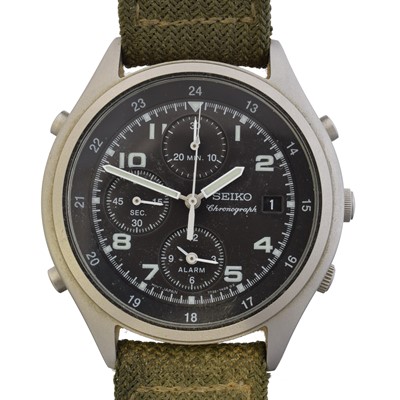 Lot 215 - A stainless steel Seiko chronograph quartz wristwatch