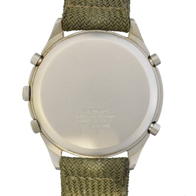 Lot 215 - A stainless steel Seiko chronograph quartz wristwatch