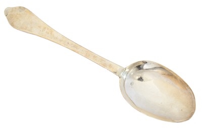 Lot 83 - A William III silver dog nose spoon