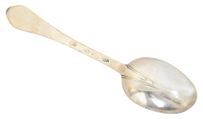 Lot 83 - A William III silver dog nose spoon