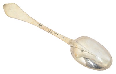 Lot 84 - A William III silver dog nose spoon