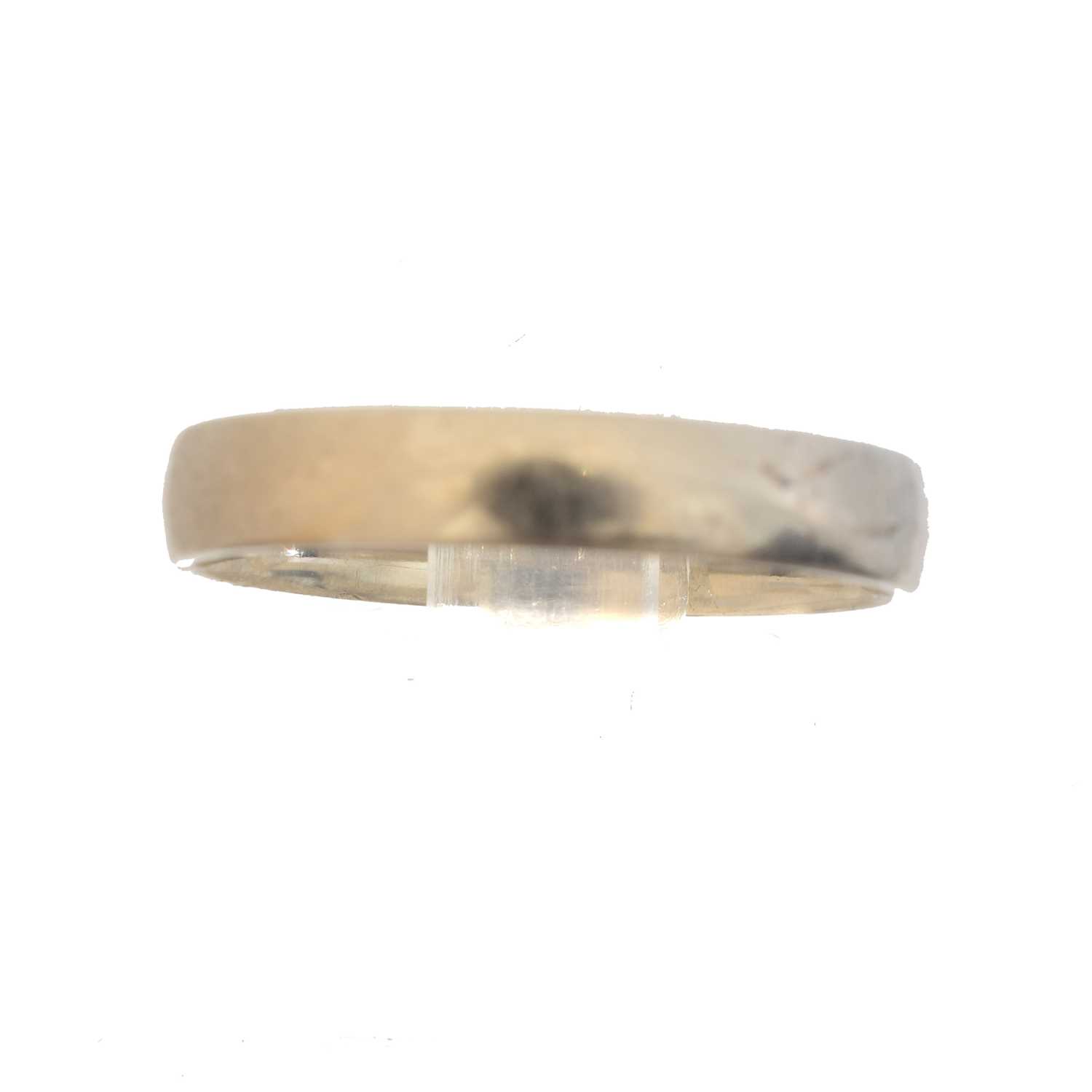 Lot 23 - A band ring