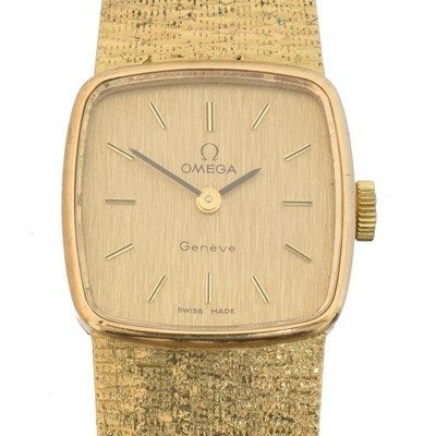 Lot 208 - A 9ct gold Omega wristwatch