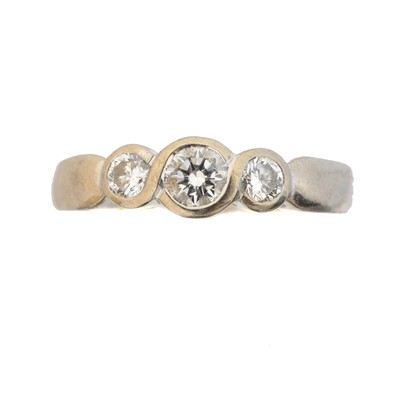 Lot 39 - A diamond three stone ring