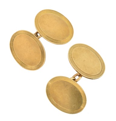 Lot 60 - A pair of 9ct gold cufflinks