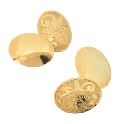 Lot 61 - A pair of 9ct gold cufflinks