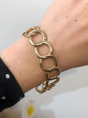 Lot 41 - A 9ct gold bracelet