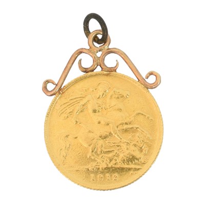 Lot 61 - A George V half sovereign pendant