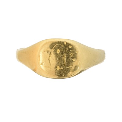 Lot 28 - An 18ct gold signet ring