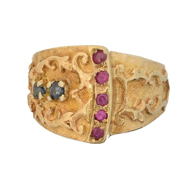 Lot 44 - A 9ct gold gem-set buckle ring