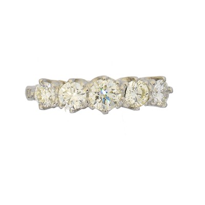 Lot 156 - A diamond five stone ring