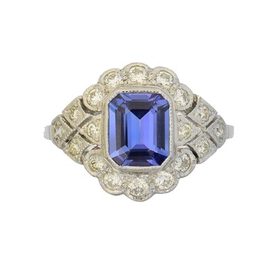 Lot 135 - A tanzanite and diamond cluster ring