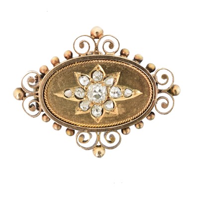 Lot 27 - A late Victorian diamond brooch