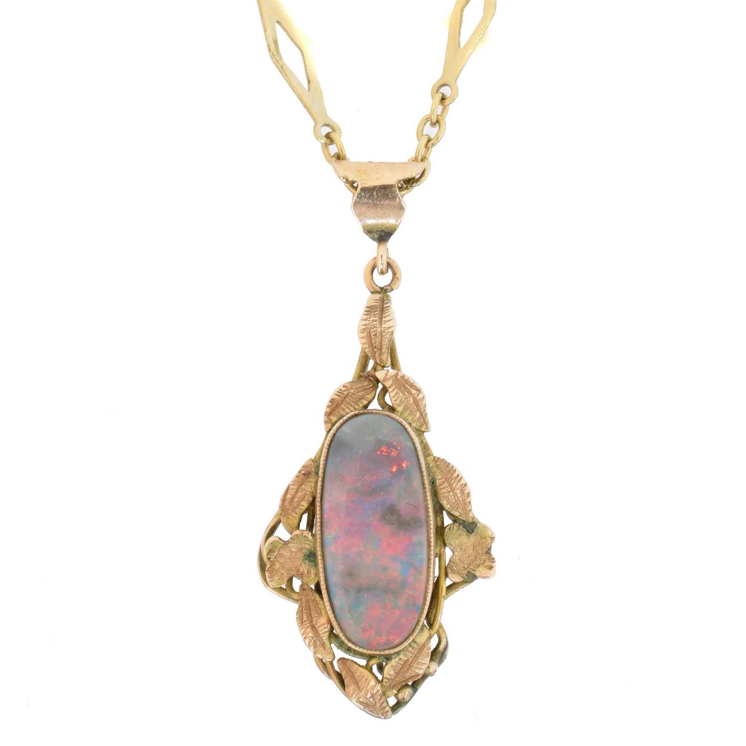 Lot 63 - An opal pendant