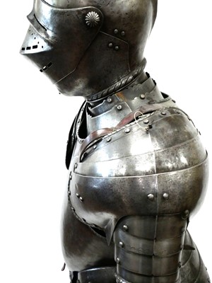 Lot Italian style suit of armour